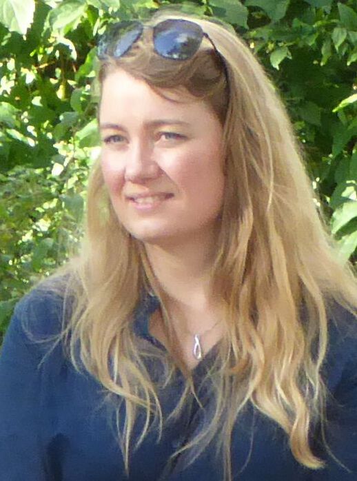 Ester Robstad, MNKOM